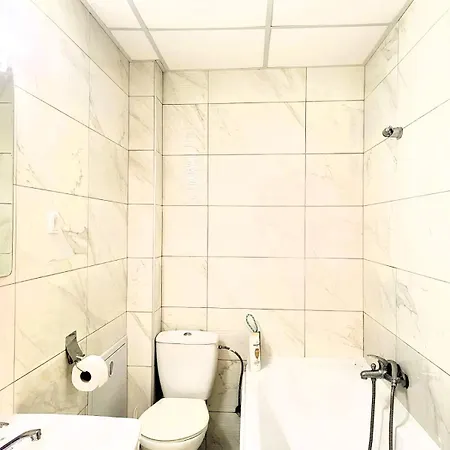 Cozy Near The Park -late Check In Available-