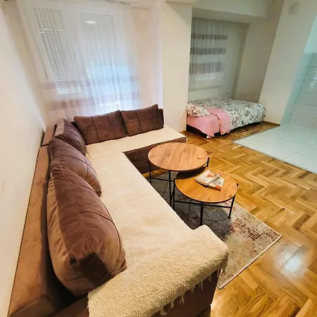 Apartment Cozy Near The Park -late Check In Available- *