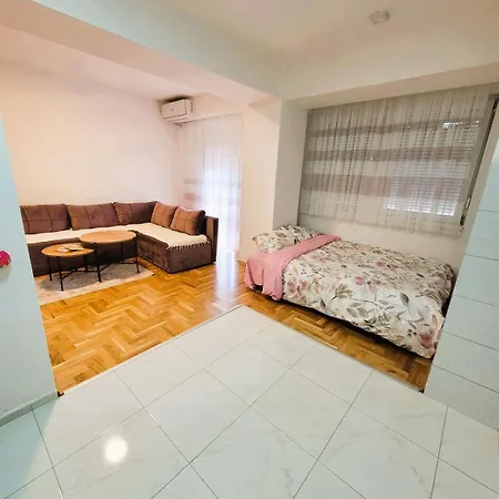 Cozy Near The Park -late Check In Available- Apartment Strumica