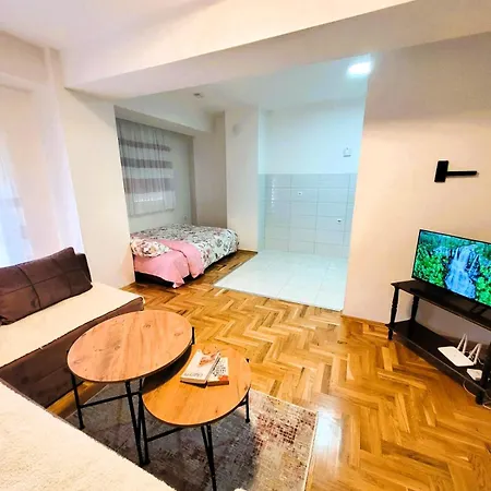 Cozy Near The Park -late Check In Available- Strumica